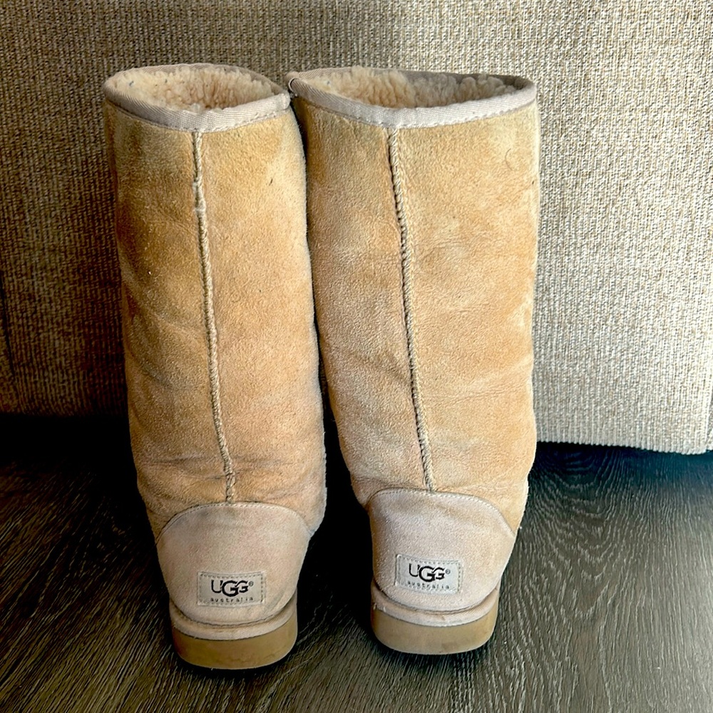 Size W9 Classic Tall UGG boot